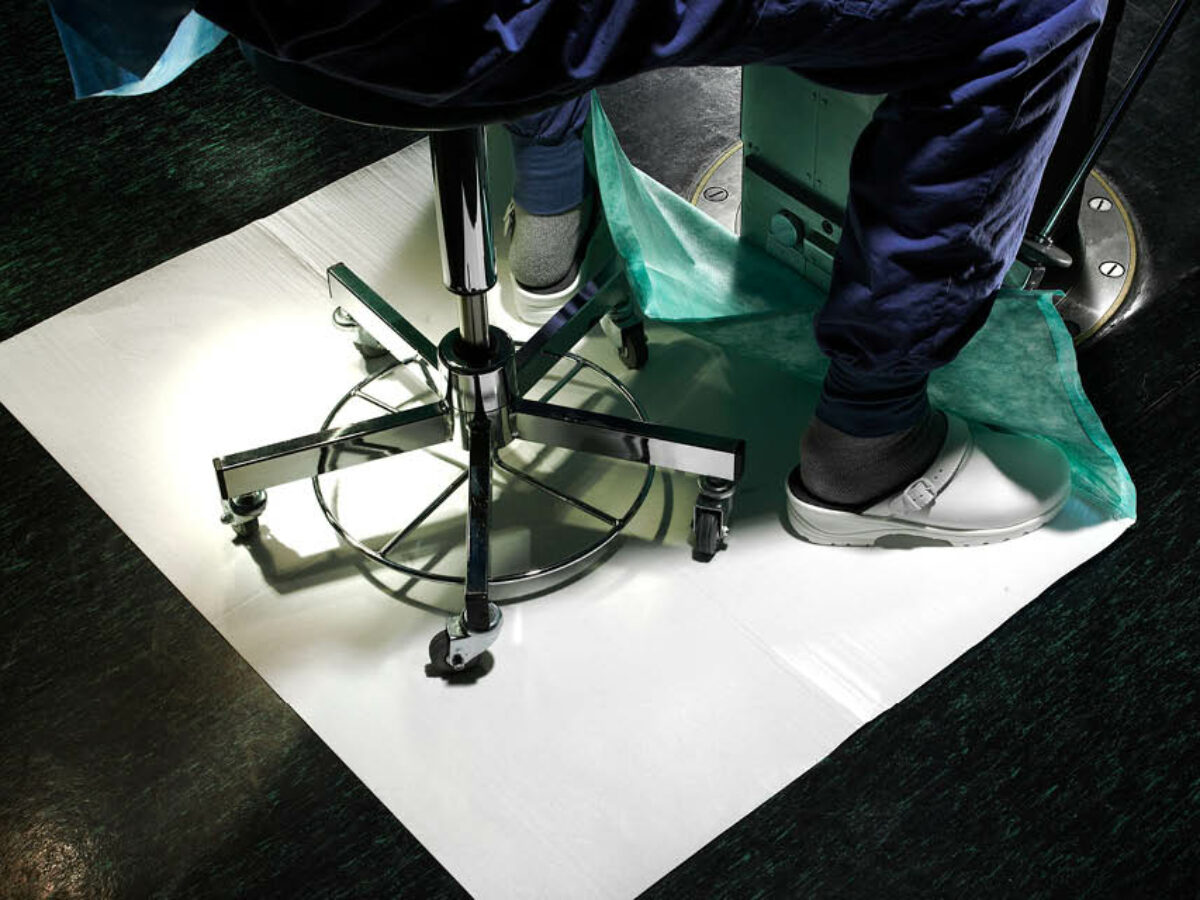 Green Absorbent Floor Mat for Surgery - Non-Sterile