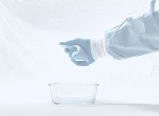 Wound exudate and retention in superabsorbent dressings